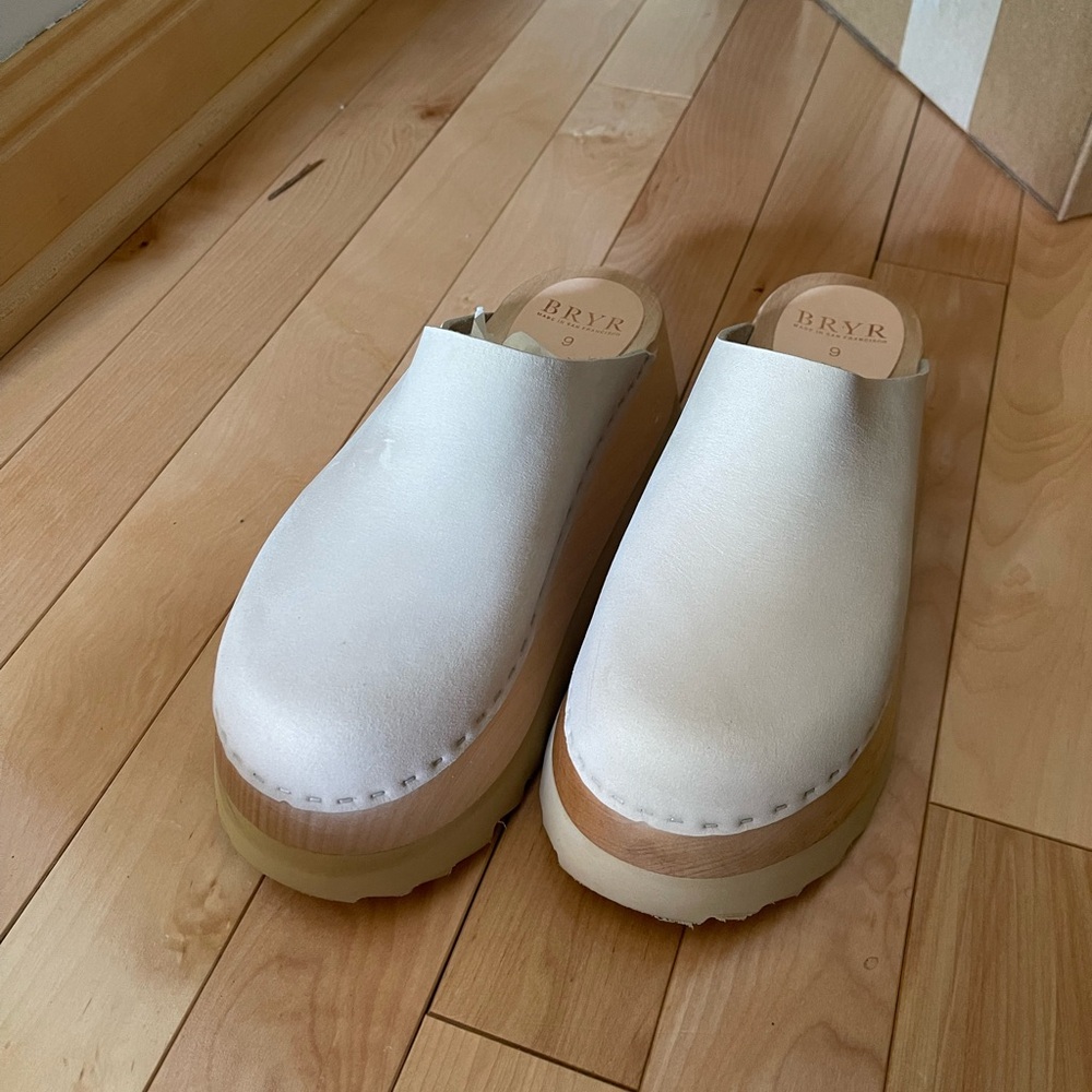 Bryr Cream Leather Clogs Chonk in Bone